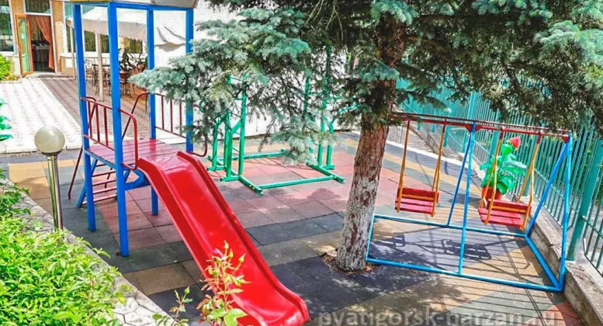 Детская игровая площадка на территории. Санаторий Пятигорский Нарзан